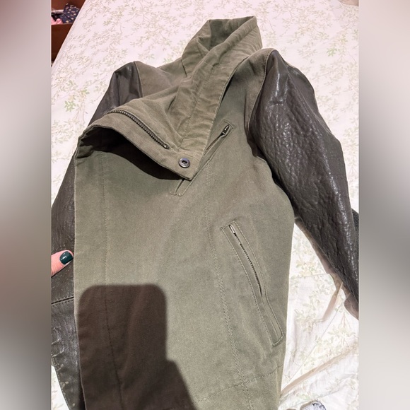 Veda Max Jacket - Picture 7 of 11